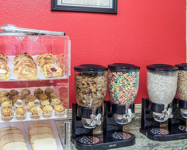 Food & Drinks 5, Econo Lodge Pryor, Mayes