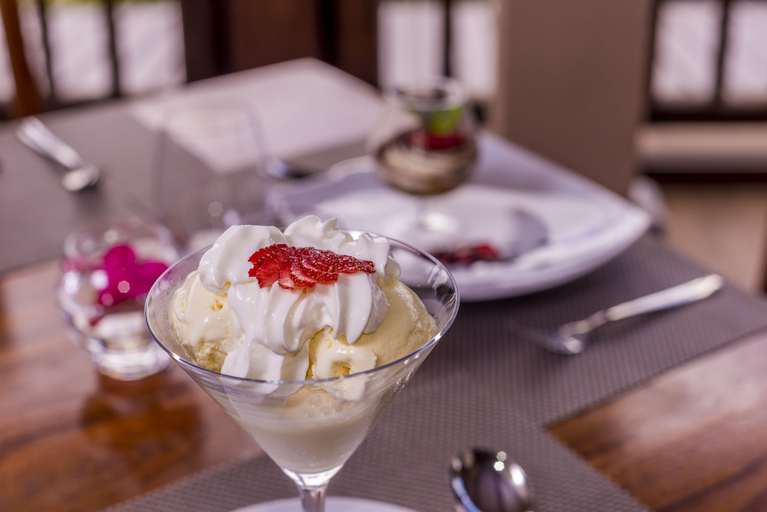 Food & Drinks 4, 7 Cascades Restaurant Bar & Lodges