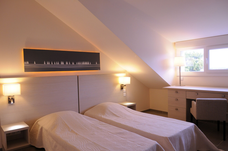 Bedroom 2, Residence Hôteliere la Cerisaie, Essonne