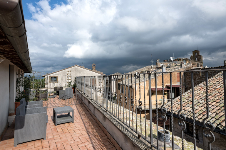 Exterior & Views 9
