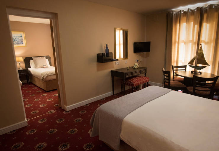 Bedroom 2, Grand Central Hotel