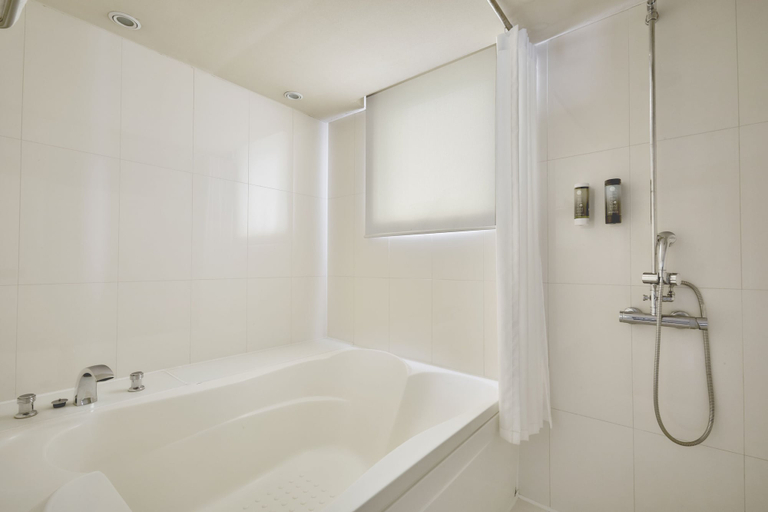 Bathroom 5, Kolon Seacloud Hotel, Haeundae