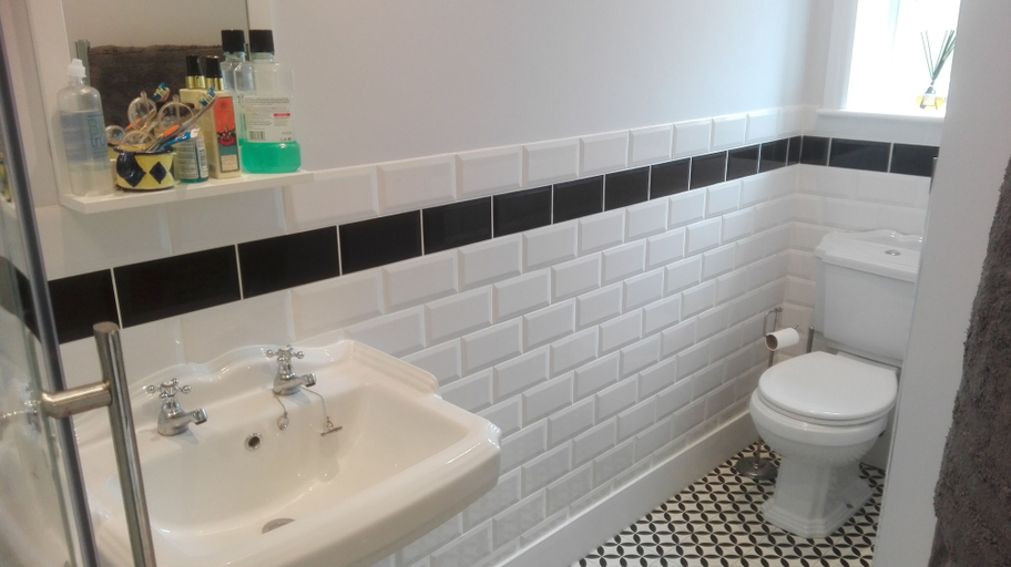 Bathroom 3, Panoramic View of Winchester Cathedral, Hampshire