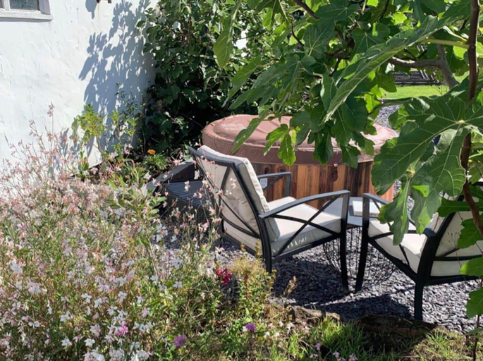 Others 3, Remarkable 1-bed Cottage in Chester, Cheshire West and Chester
