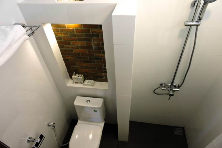 Bathroom 4, Alongkot Beach Resort Khanom, Khanom