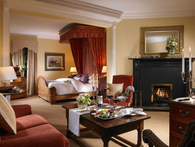 Bedroom 4, Dunraven Arms Hotel