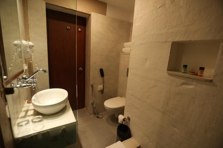Bathroom 4, Guleria Kothi, Varanasi