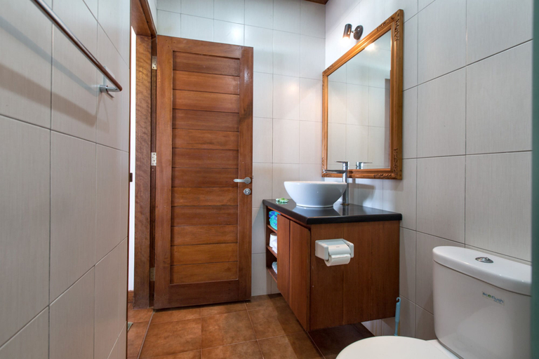 Bathroom 4, Kainalu Beach House, Klungkung