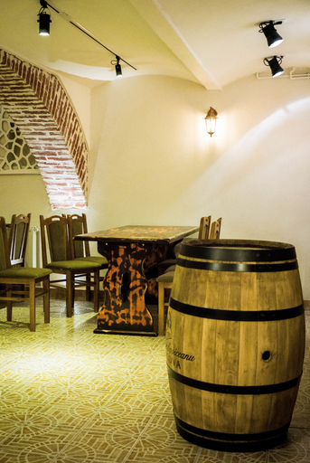 Food & Drinks 5, Nest, Drobeta-turnu Severin