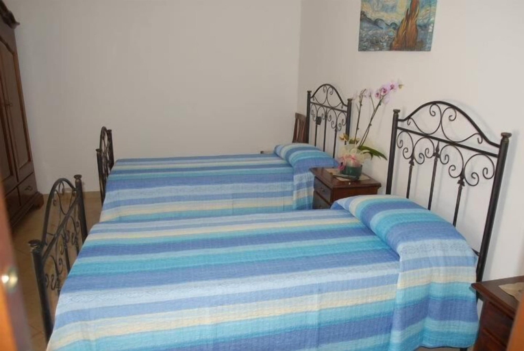 Bedroom 4, Parco Monsignore, Brindisi