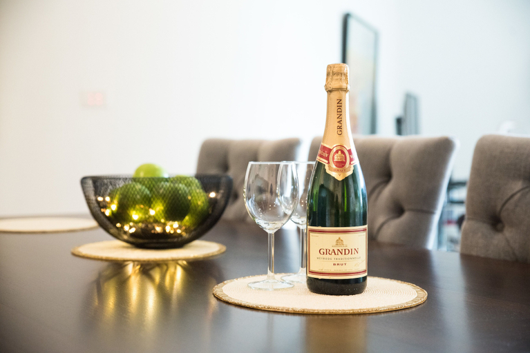 Food & Drinks, Richmond Oasis Apartments, Melbourne