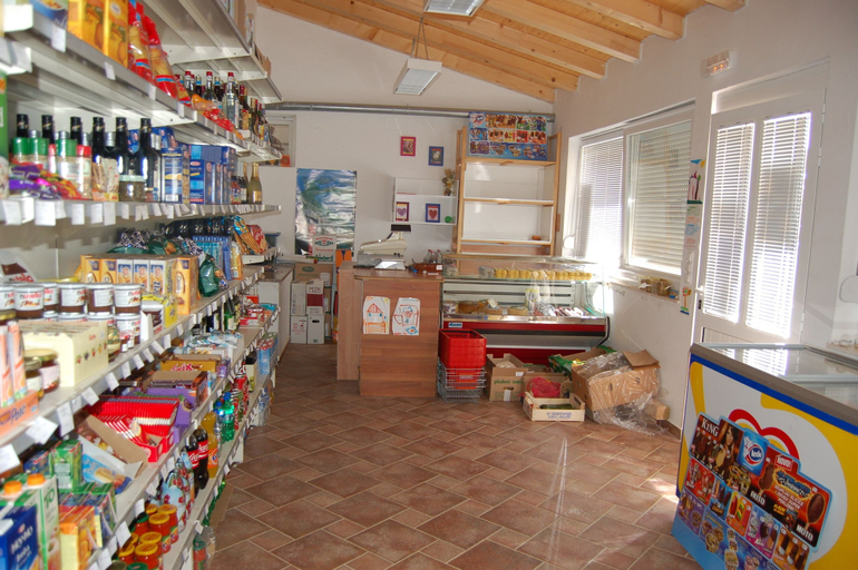 Food & Drinks 5, Gorgonia Apartments, Sali