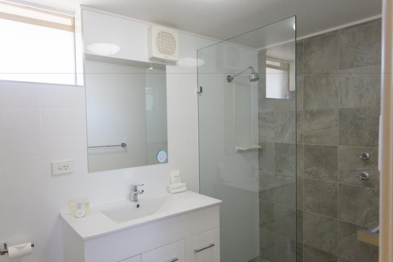 Bathroom 4, Potshot Hotel Resort, Exmouth