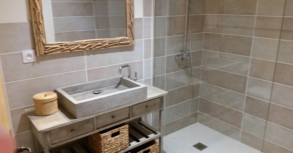 Bathroom 5, Le Clos d'Any, Gironde
