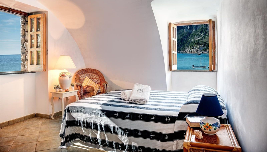 Bedroom 2, La Cabane Bleau, Napoli