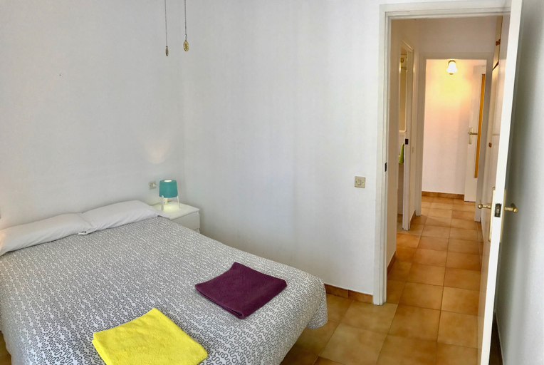 Bedroom 3, Economy Apartments, Girona