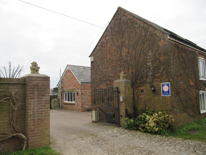 Exterior & Views 2, Tidmoor Farm Vegetarian B&B, Dorset