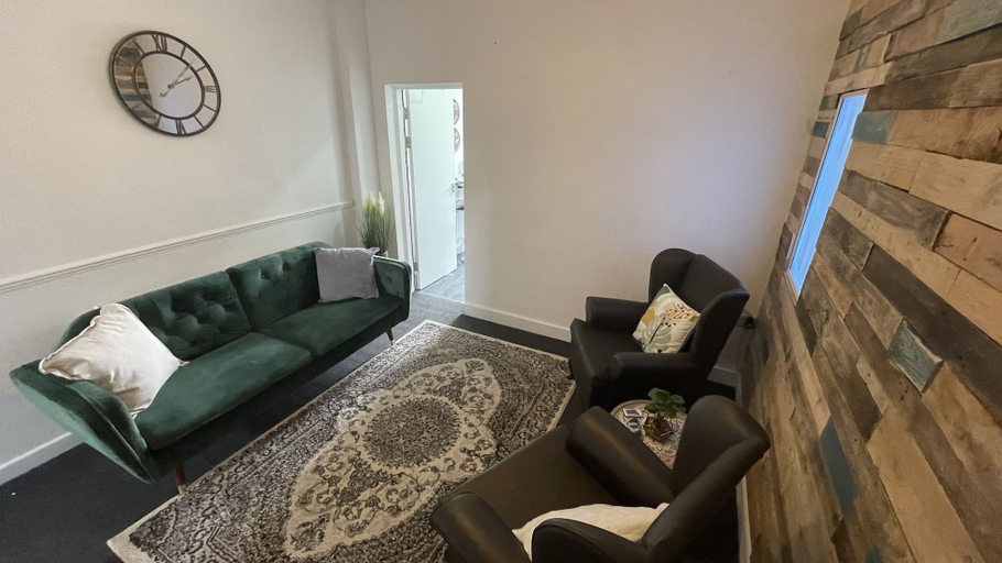 Others 4, Large 6 bedroom house in Smethwick, Birmingham