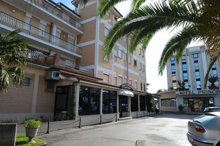 Exterior & Views 2, Hotel L'Aquila, Roma