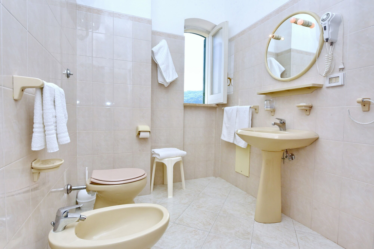 Bathroom 4, Costa d'Oro, Salerno