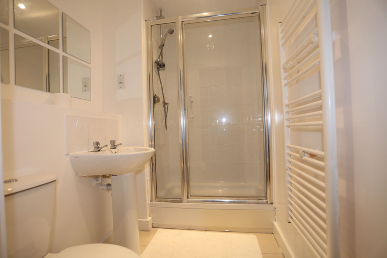 Bathroom 3, 2 Beds Riverview Tideslea Apartment, London