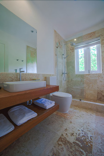 Bathroom 4, Arrecife 17, Salvaleon de Higuey