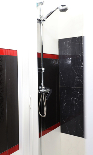 Bathroom 5, Rest and Go, Palermo