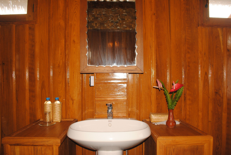 Bathroom 4, Golden Island Cottages Thale-U Hotel, Taunggye