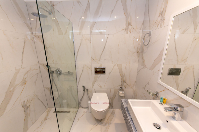 Bathroom 4, Class Hotel, Sarandës