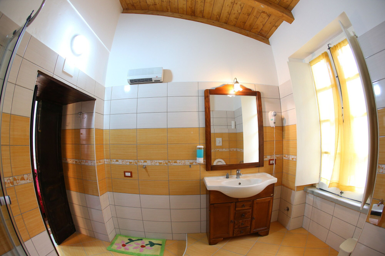 Bathroom 5, Casa Lissania, Catanzaro