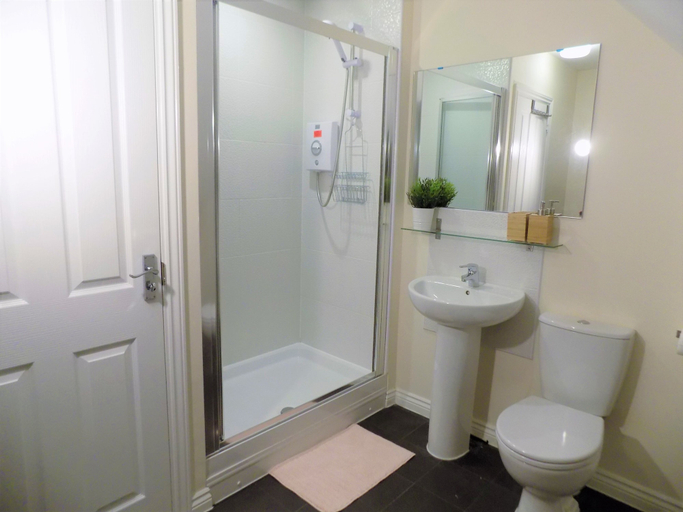 Bathroom 2, Casa Homestay, Coventry