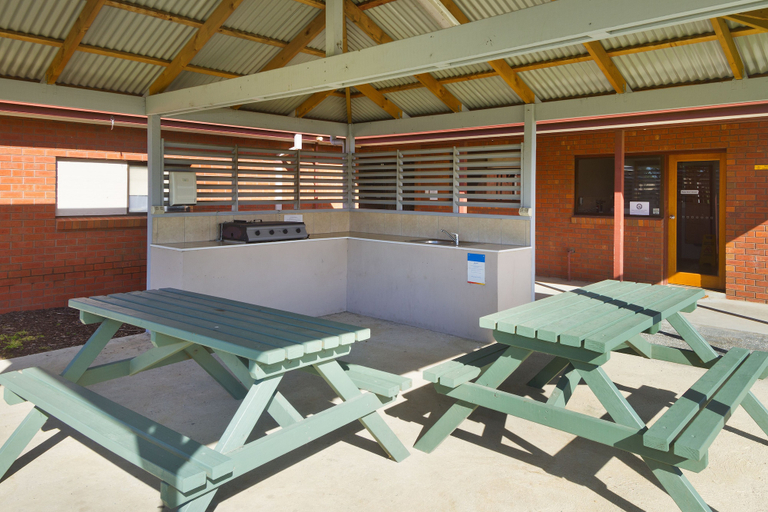 Others 5, Sandhurst Motel, Frankston - East