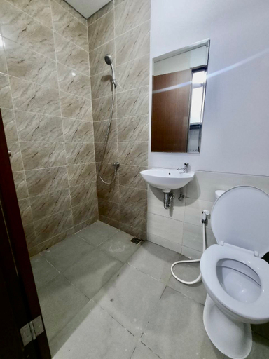 Bathroom, Transpark Juanda by Redpromo, Bekasi