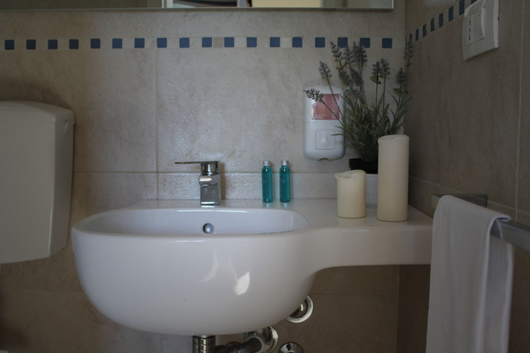 Bathroom, Torre del Mare, Ragusa