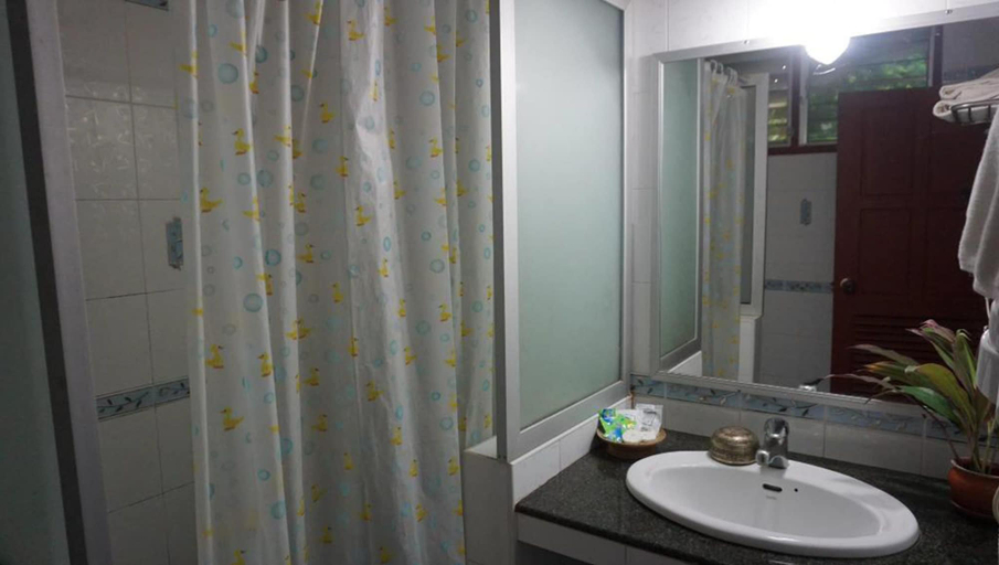Bathroom 3, Vansana NamNgum Hotel, Thoulakhom