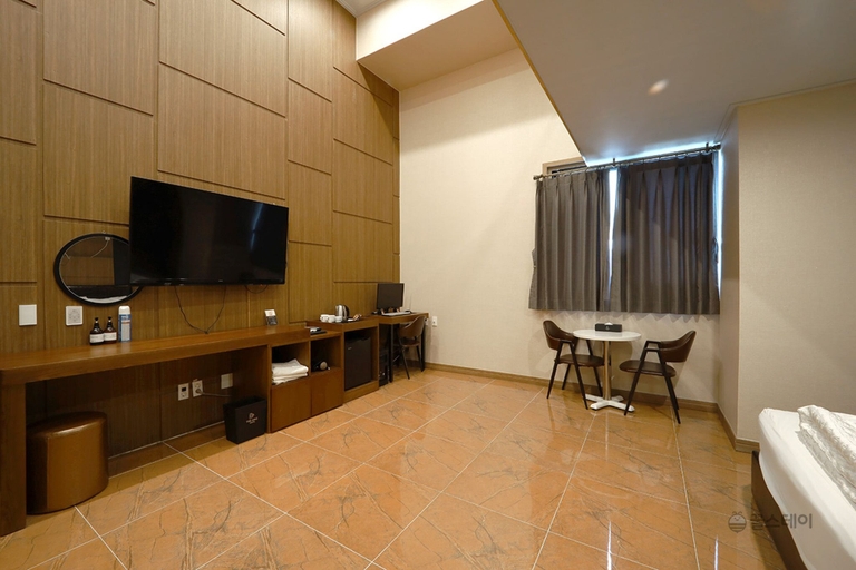 Others 5, The King Hotel, Yeonje