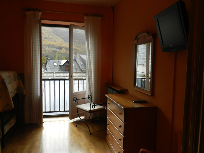 Others 4, Hotel Escalar, Huesca