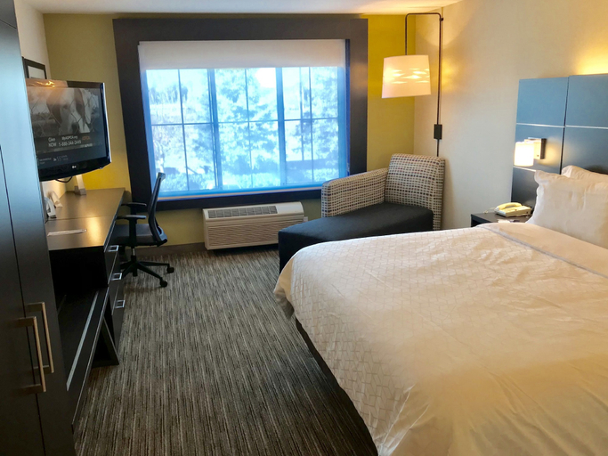Bedroom 5, Holiday Inn Express & Suites TRACY by IHG, San Joaquin