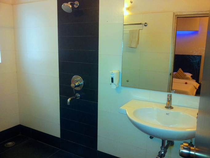Bathroom 4, Hotel Rama Heritage, Nashik