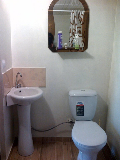 Bathroom 4, Aspet