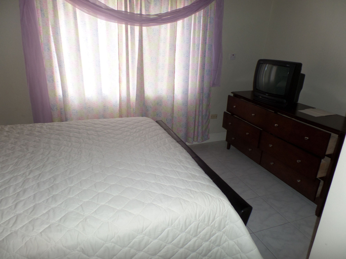 Bedroom 3, The Royal Kensington Guest House
