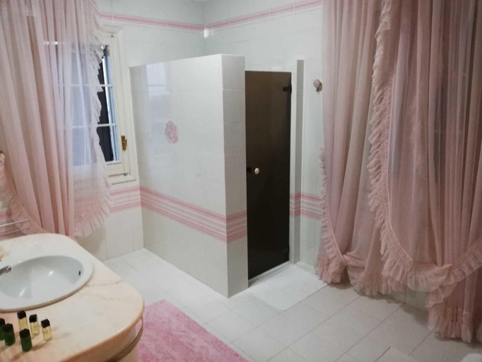 Bathroom 5, Stella dei venti, Ragusa