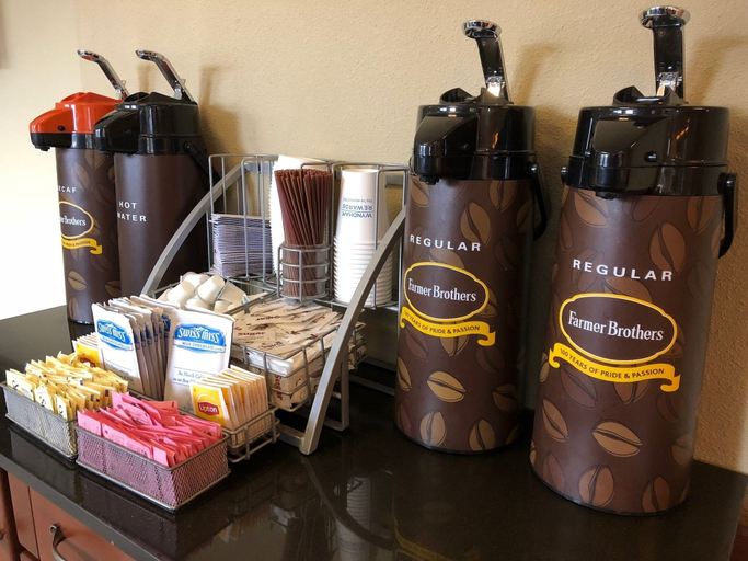 Food & Drinks 5, Super 8 by Wyndham LaGrande, Union