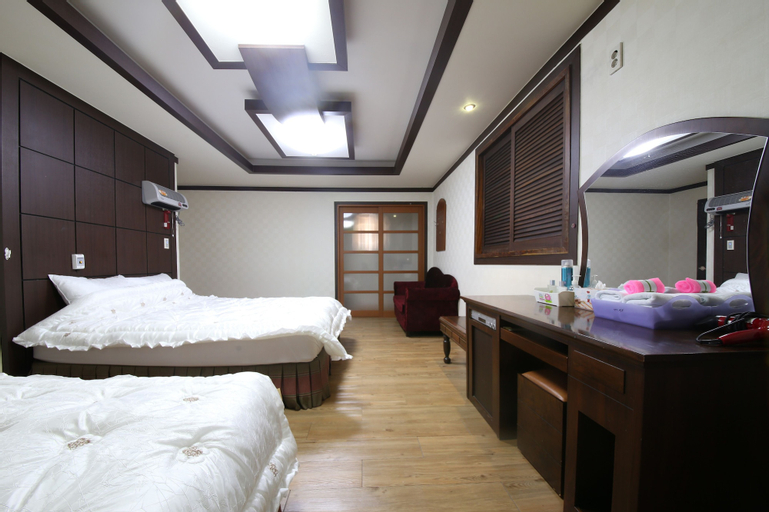 Bali Motel, Gongju