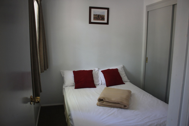 Bedroom 4, Lani's Holiday Island - Caravan Park, Great Lakes