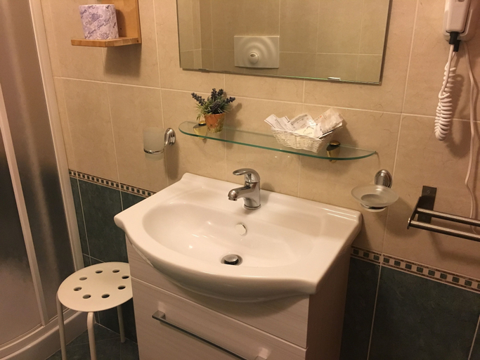 Bathroom 4, Residence Gloria, Pistoia