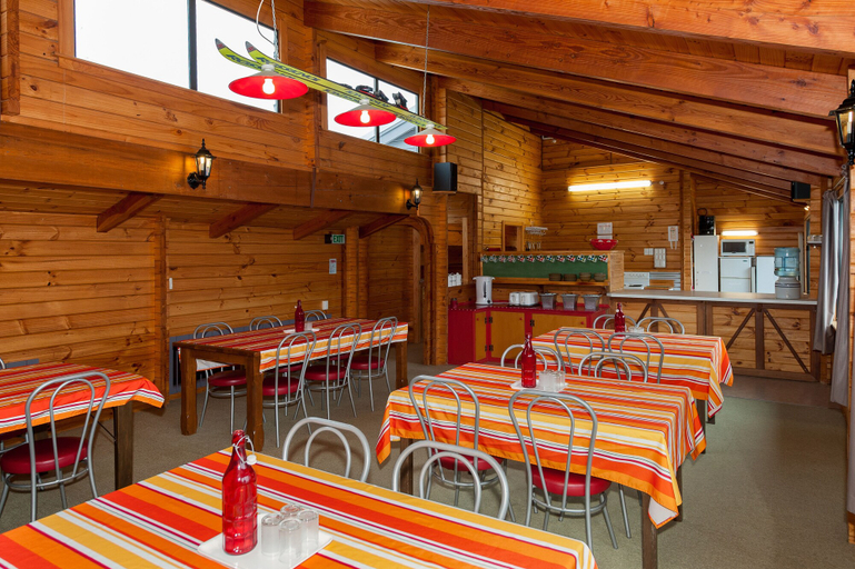 Food & Drinks, Breckenridge Lodge, Ashburton