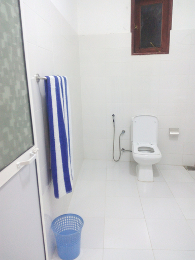 Bathroom, Lagoon Beach Resort, Devinuwara