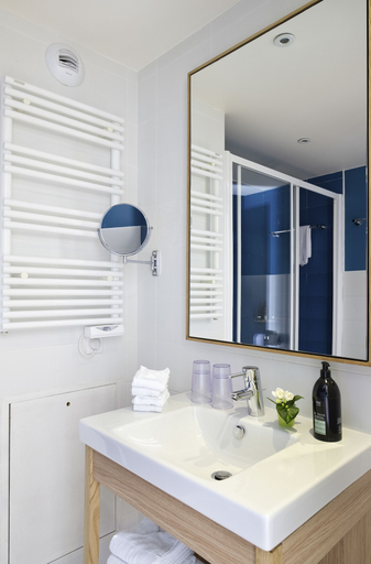 Bathroom 5, Aparthotel Adagio Paris Vincennes, Val-de-Marne
