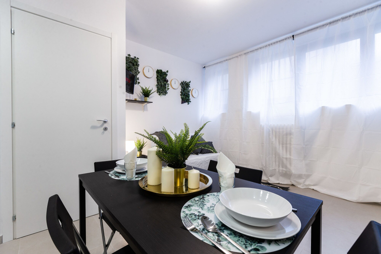Others 5, Home Hotel - Paruta 65, Milano